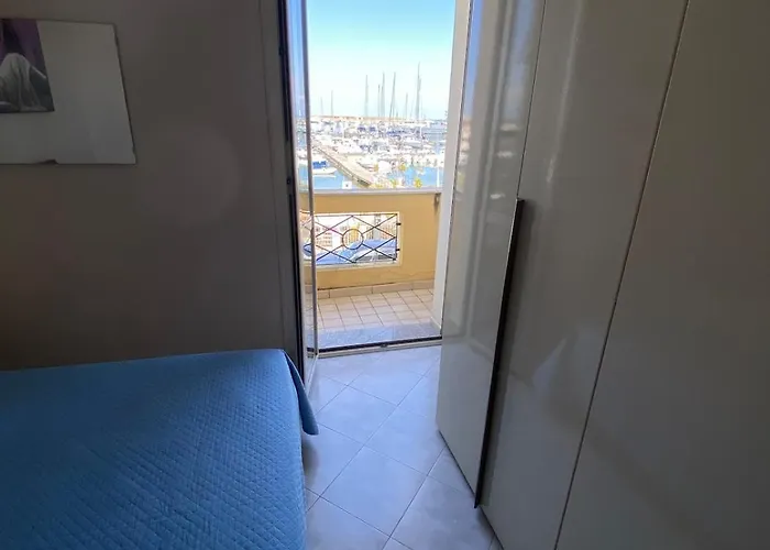 L'affaccio Sul Porto Di アパート