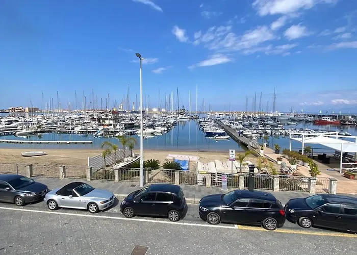 L'affaccio Sul Porto Di アパート ヴィボ・バレンティア・マリーナ