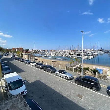 L'affaccio Sul Porto Di *