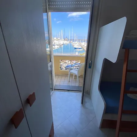 L'affaccio Sul Porto Di فيبو فالينتيا مارينا