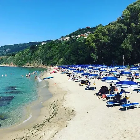 L'affaccio Sul Porto Di *