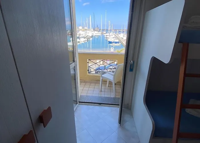 L'affaccio Sul Porto Di Vibo Valentia Marina