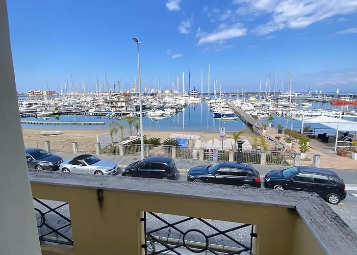 L'affaccio Sul Porto Di Apartamento Vibo Valentia Marina