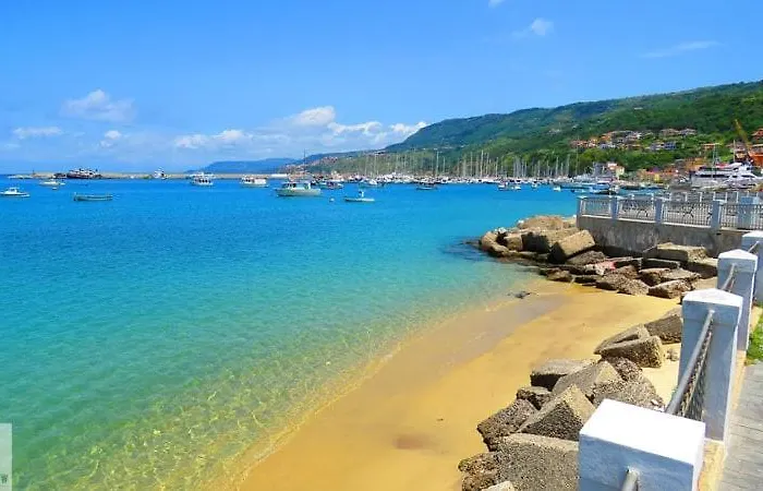 L'affaccio Sul Porto Di *